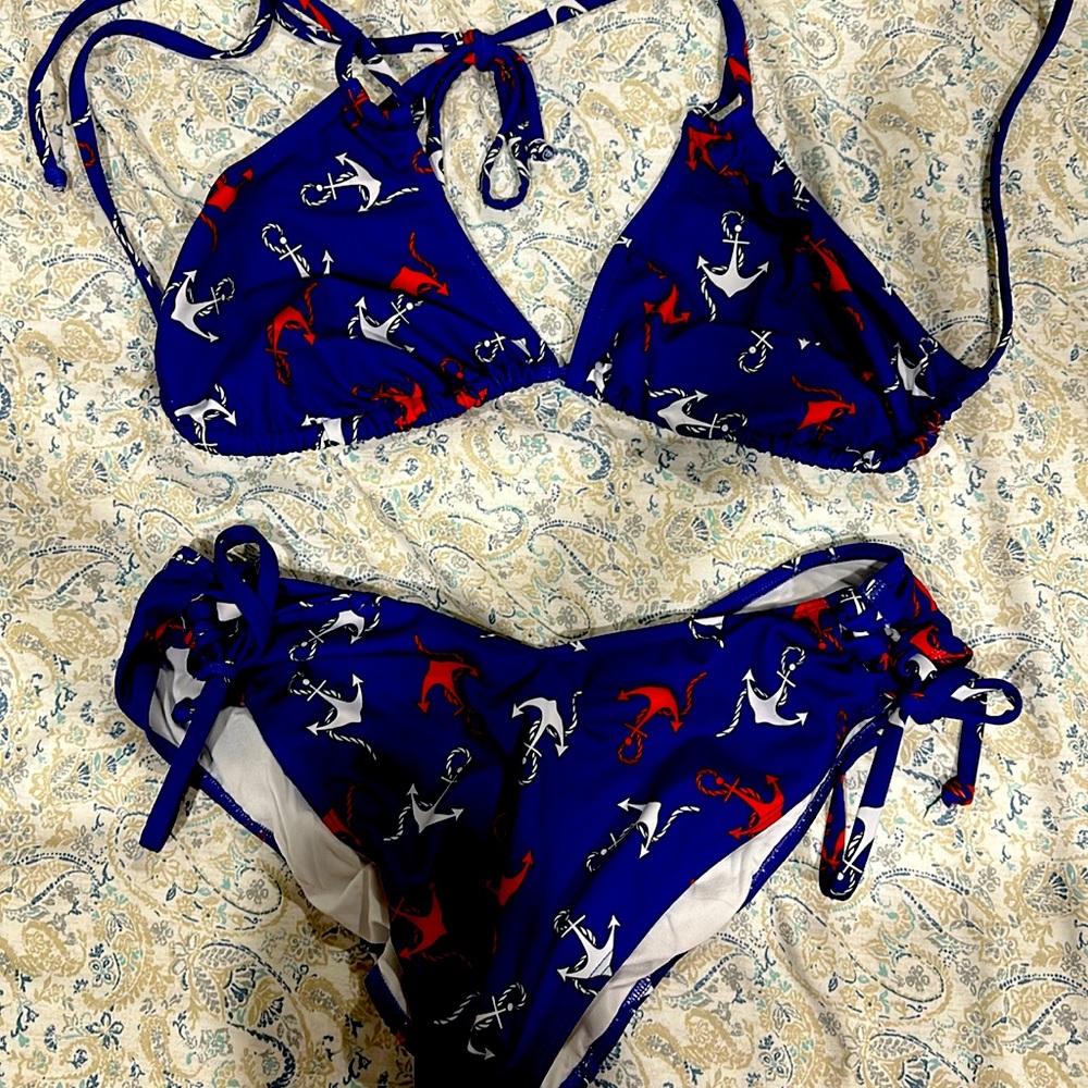 Curvy beach bikini set.